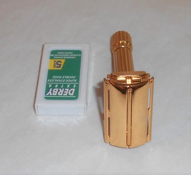 Gillette 1955 Diplomat Razor Refurbished Replated 24 Karat Gold W Blades (12).JPG