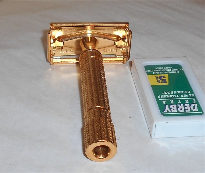 Gillette 1955 Diplomat Razor Refurbished Replated 24 Karat Gold W Blades (26).JPG