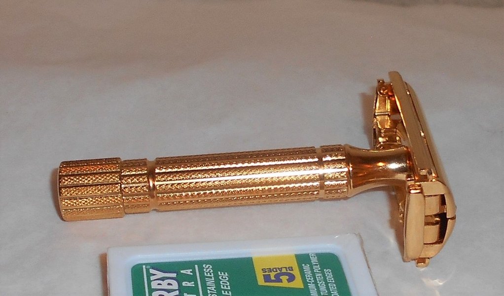 Gillette 1955 Diplomat Razor Refurbished Replated 24 Karat Gold W Blades (30).JPG