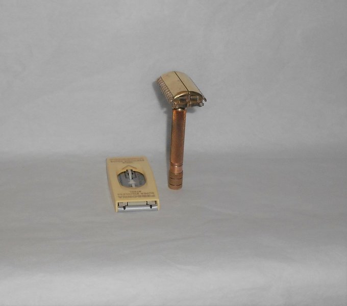 Gillette 1937 Sheraton Razor TTO Open Comb Brass GS-22 (79).JPG