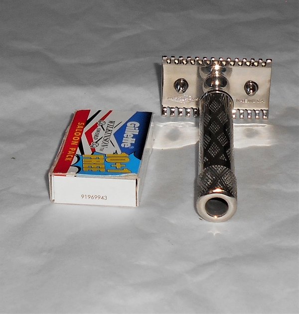 Gillette Bostonian 1927 Three-Piece Razor Refurbished Replated Palladium 576858B (2).JPG