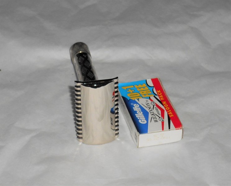 Gillette Bostonian 1927 Three-Piece Razor Refurbished Replated Palladium 576858B (7).JPG