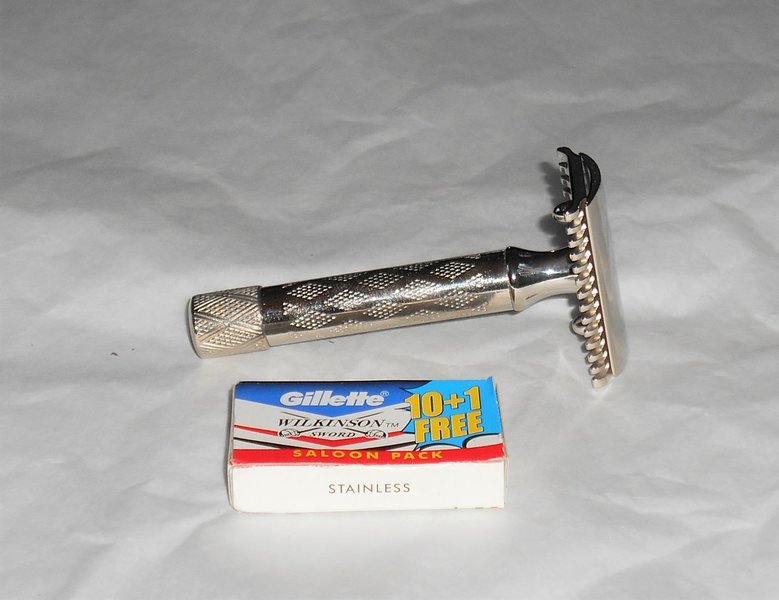 Gillette Bostonian 1927 Three-Piece Razor Refurbished Replated Palladium 576858B (17).JPG
