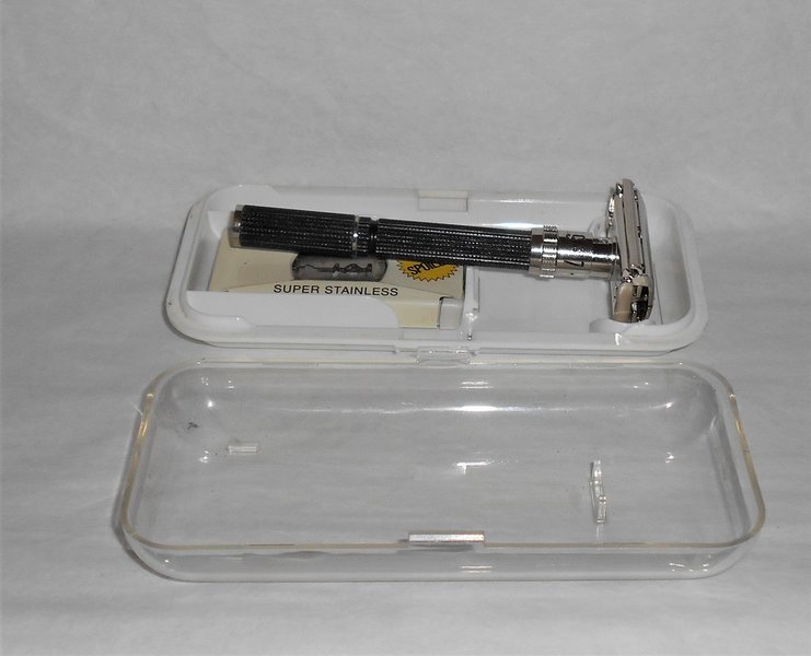 Gillette 1976 Long Handle Black Beauty W3 Case Blades (78).JPG