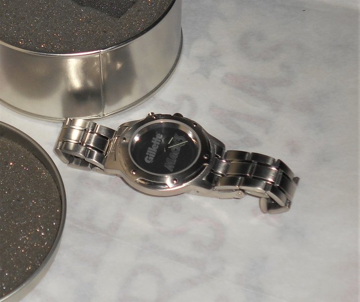 Gillette Souvinor Watch W Aluminum Case (30).JPG