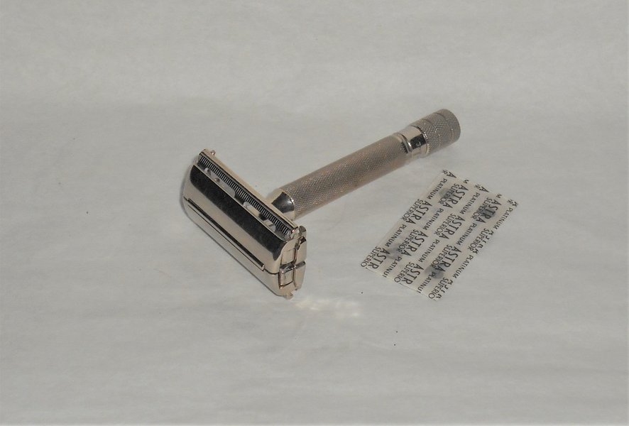 Gillette 1941 Ranger Tech Safety Razor Vintage Superspeed All Original (21).JPG