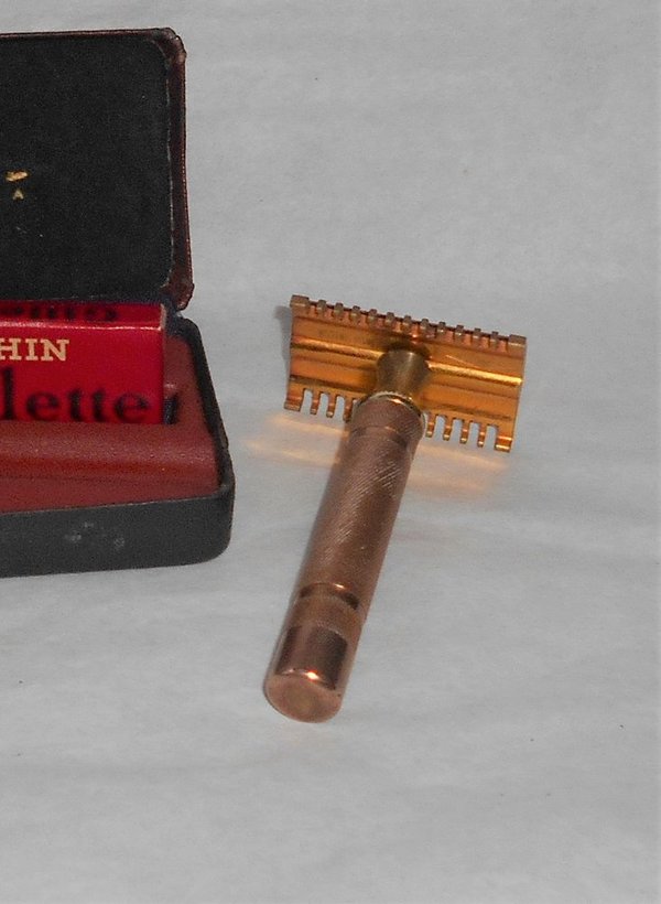 Gillette 1934 Black Red Set W blades 52g (36).JPG