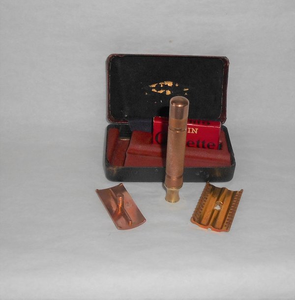 Gillette 1934 Black Red Set W blades 52g (41).JPG