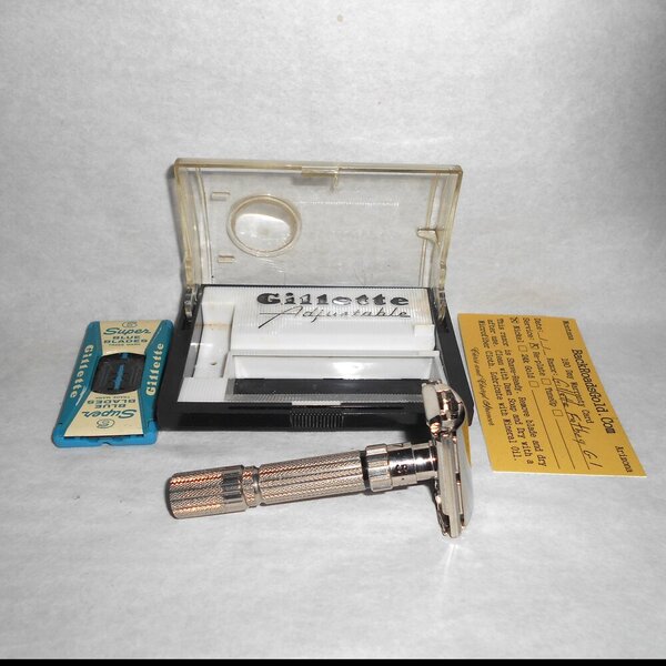 Gillette 1961 Fat Boy Razor W Case Blades Adjustable Replated Mirror Nickel G1–98 (28).JPG