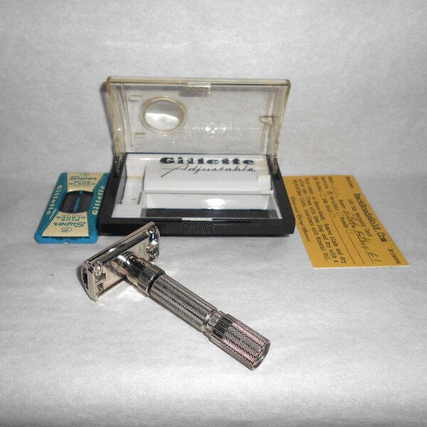 Gillette 1961 Fat Boy Razor W Case Blades Adjustable Replated Mirror Nickel G1–98 (32).JPG